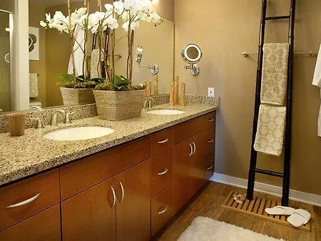 Hotel Oakwood Costa Mesa